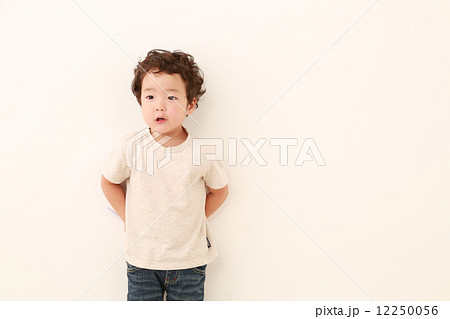 かわいい３歳児 12250056