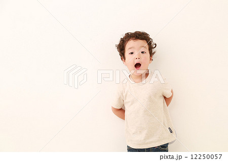 かわいい３歳児 12250057