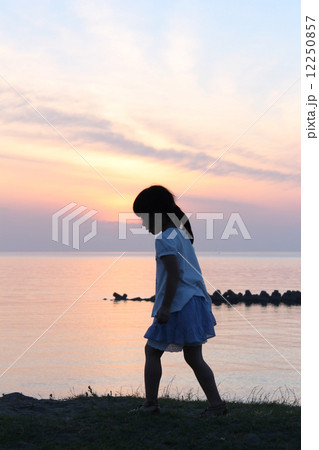 夕焼け 夕焼け 12250857