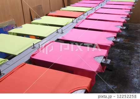 t-shirt on screen table 12252258