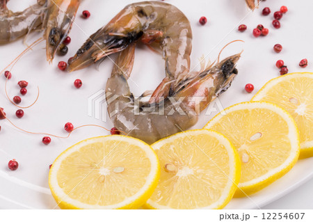 fresh shrimps with lemon 12254607