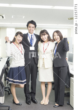 ビジネスチーム 12257771
