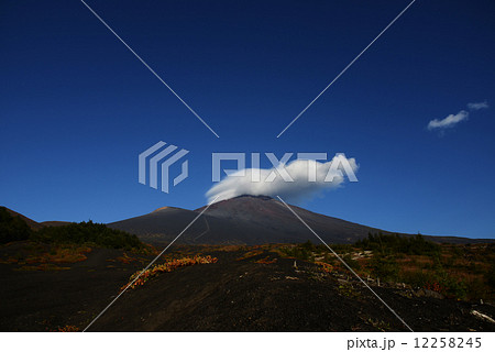 富士山と笠雲 12258245