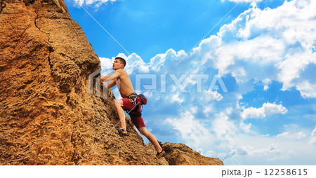 Young muscular tourist Young muscular tourist 12258615