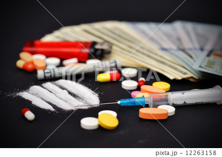 lines of cocaine and narcotic 12263158