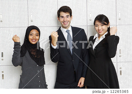 3人のアジア人ビジネスマン 3人のアジア人ビジネスマン 12265365