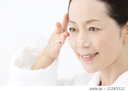 スキンケア・中年女性 スキンケア・中年女性 12265522