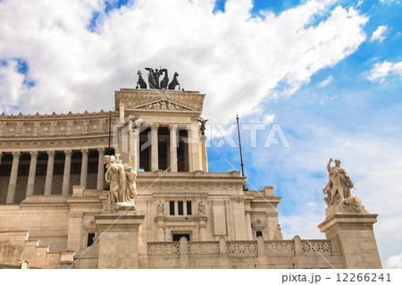 Statues in a monument to Victor Emmanuel II. Piazza Venezia, Rom Statues in a monument to Victor Emmanuel II. Piazza Venezia, Rom 12266241