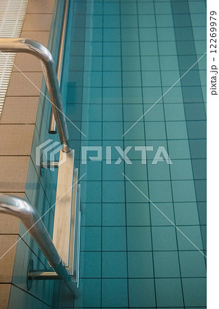 Empty swimming pool with tiles 12269979