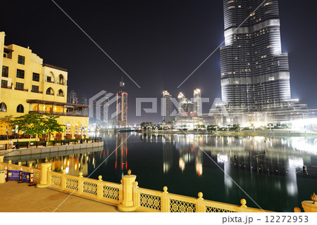 The view on Burj Khalifa and man-made lake 12272953