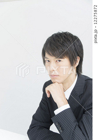 真剣な眼差し 真剣な眼差し 12275872