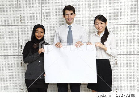3人のアジア人ビジネスマン 3人のアジア人ビジネスマン 12277289