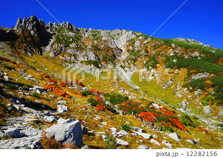 9月風景 中央アルプス03千畳敷カールの紅葉の写真素材