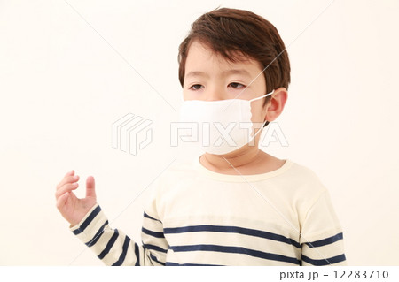 風邪をひいた子供 12283710