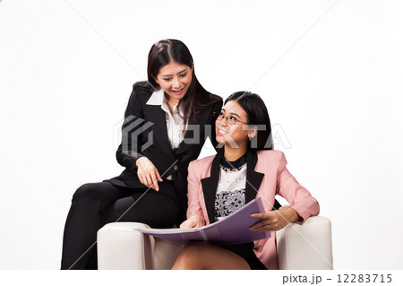 Female Business Executive in Friendly Discussion Female Business Executive in Friendly Discussion 12283715