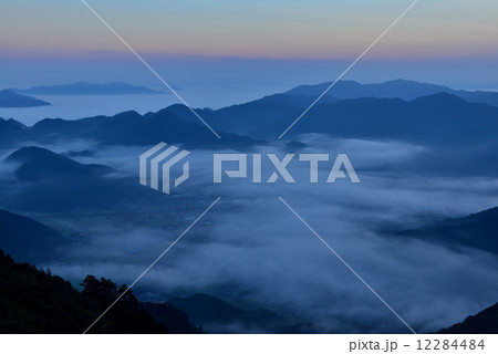 岩屋山の雲海 12284484