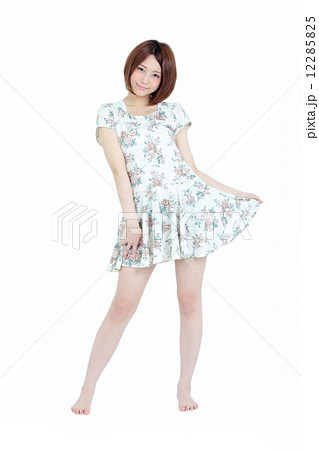 若い女性 ワンピース 若い女性 ワンピース 12285825