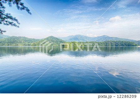 lake santeetlah in great smoky mountains lake santeetlah in great smoky mountains 12286209