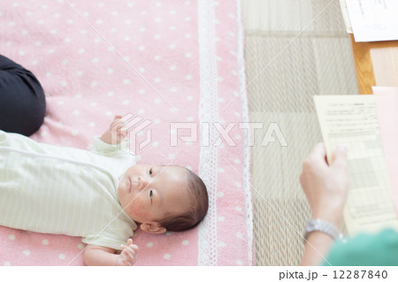 赤ちゃんの1ヶ月健診 12287840