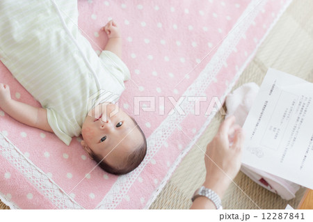 赤ちゃんの1ヶ月健診 赤ちゃんの1ヶ月健診 12287841