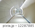 未来的な通路 12287885