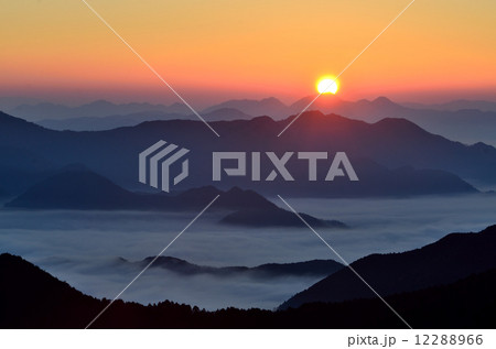 岩屋山の雲海 12288966