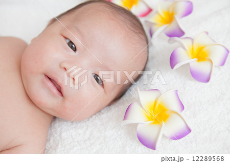 生後1ヶ月 赤ちゃんの写真素材