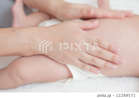 生後1カ月の赤ちゃん 生後1カ月の赤ちゃん 12289571