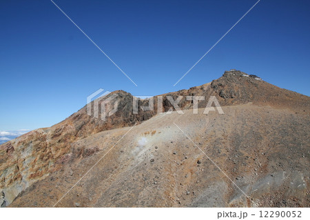 御嶽山 頂上付近の火口 御嶽山 頂上付近の火口 12290052