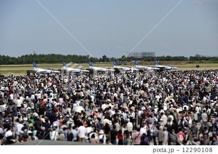 小松基地航空祭の観客 12290108