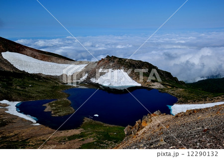 雲海に浮かぶ権現池_蚕玉岳より(2) 雲海に浮かぶ権現池_蚕玉岳より(2) 12290132