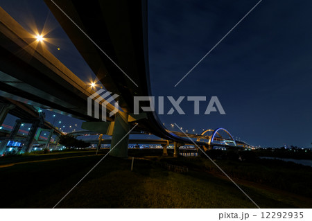 江北JCTとライトアップの五色桜大橋 12292935