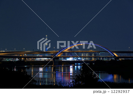 江北JCTとライトアップのスカイツリーと五色桜大橋 12292937