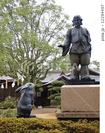 出雲大社 大黒様と因幡の白うさぎの像の写真素材 [12294497] - PIXTA