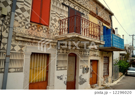 ギリシャ　ピルギ村の幾何学模様の家 12296020