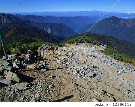 西穂高岳穂高岳 穂高連邦 西穂高岳 丸山 独標 槍ケ岳 新穂高ロープウエイ 登山 秋 9月 飛 の写真素材