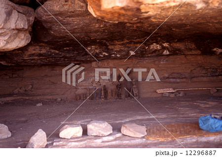 ドゴン族のオゴン（ホゴン）の家 12296887