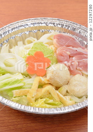 調理前の鍋焼うどん 12297280