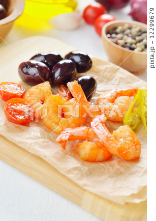Shrimps and olives Shrimps and olives 12299679