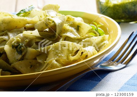 Pasta pesto closeup 12300159