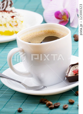 Coffee cup and milk chocolate candy closeup 12300323