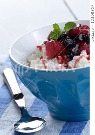 Cottage cheese with raspberries and blueberries 12300857