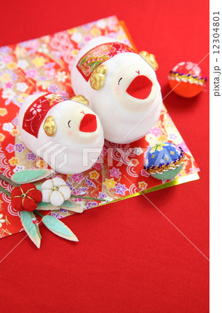 未年　年賀状素材　大笑い 12304801