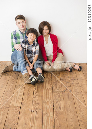 国際結婚家族 12310298