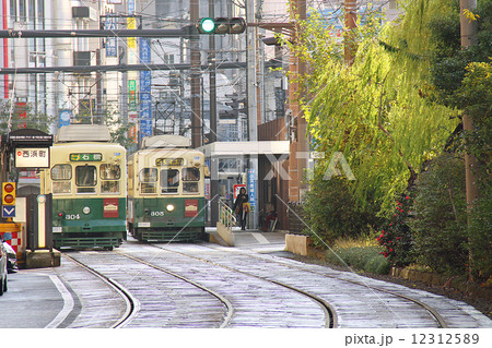 行き交う市電 12312589