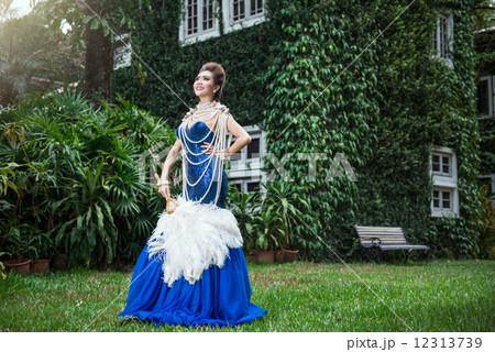 Beautiful ladyin luxury blue dress with pearl 12313739