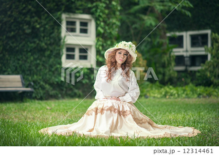 Beautiful lady in vintage outfit Beautiful lady in vintage outfit 12314461