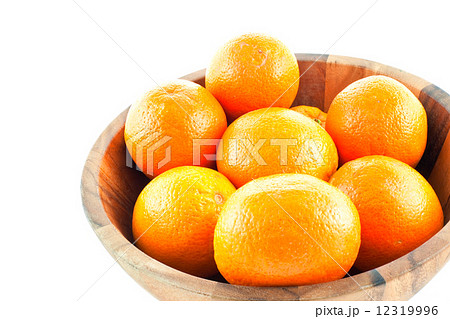 wood dish full with oranges 12319996