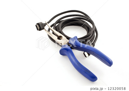 HDMI cable and a nippers 12320058