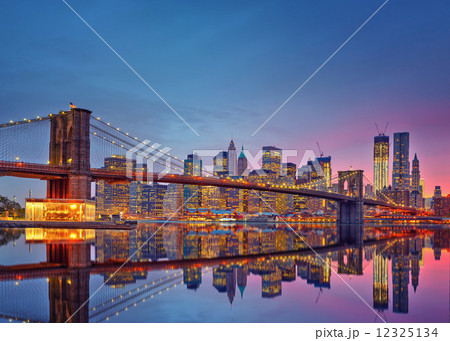 Brooklyn bridge and Manhattan at dusk 12325134